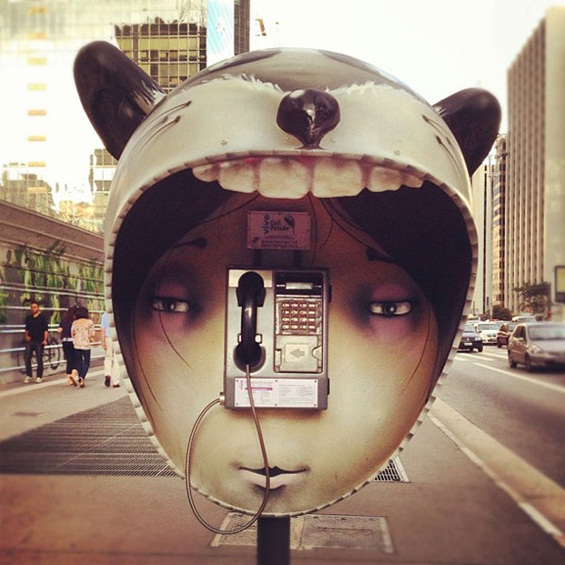 Шарени телефонски говорници на улиците на Сао Паоло