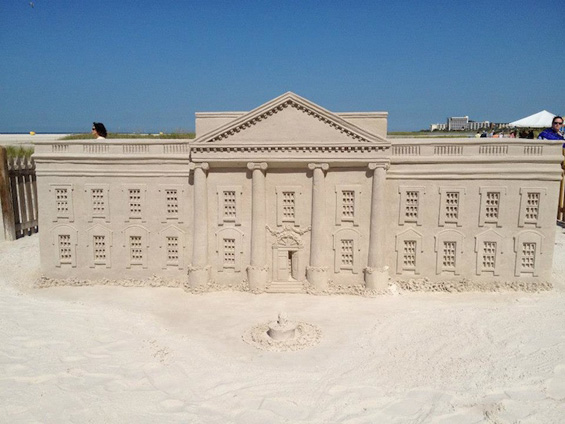 Белата куќа во Сад, изградена само од песок
