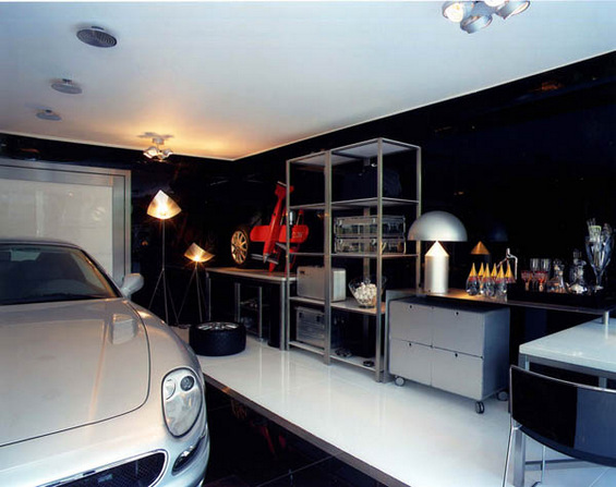 Би живееле ли во ваква гаража?