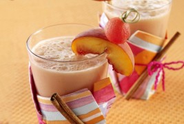 Смуди од праска, лубеница и јагоди