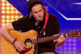 Бездомникот кој ги освои срцата на сите од публиката во шоуто „X Фактор“