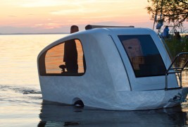 Камп-приколка со која можете да пловите на вода