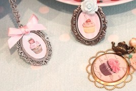 Накит инспириран од Алиса во земјата на чудата