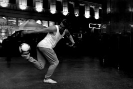 Неверојатен артистички танц со фудбалска топка