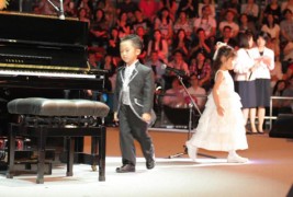 Петгодишно дете растура на пијано