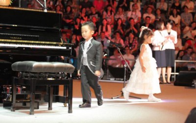 Петгодишно дете растура на пијано