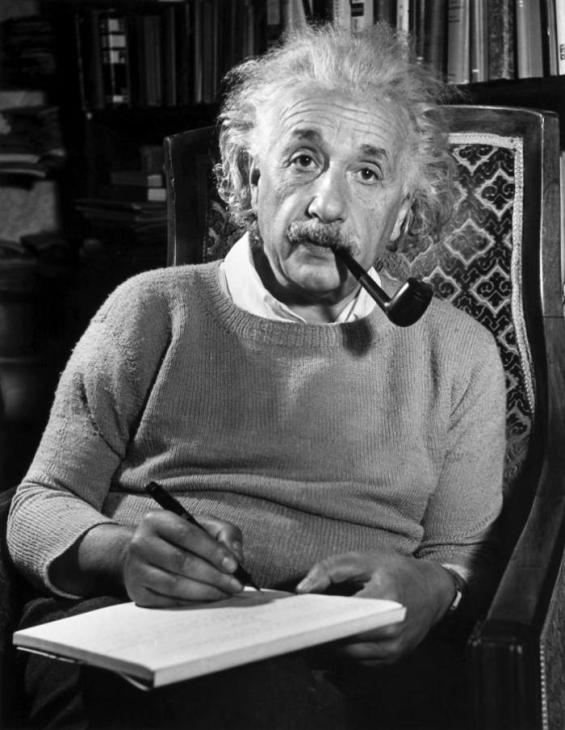 Д-р Ајнштајн, дали научниците се молат на Бога?