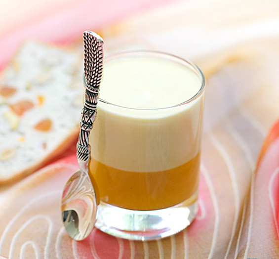 Ледено кафе со вкус на кајсии