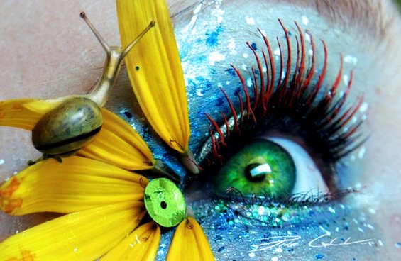Фантастичен уметнички спој на човечкото око со природата