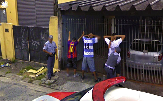 Шокантни и неочекувани фотографии фатени со камерите на Google Street View