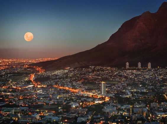Како изгледа полната Месечина во различни делови од светот