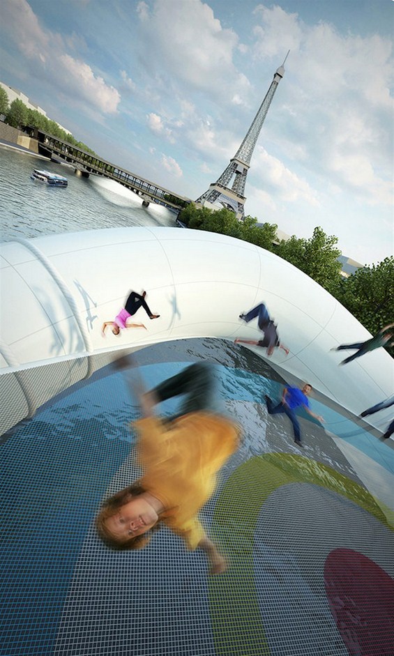 Мост-трамбулина во Париз