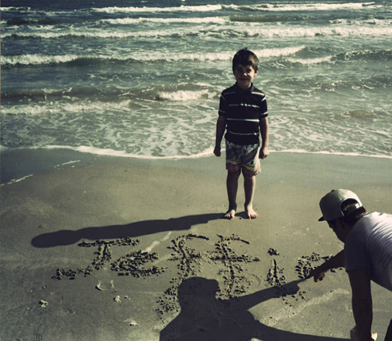 Средба со себеси преку фотографии од детството