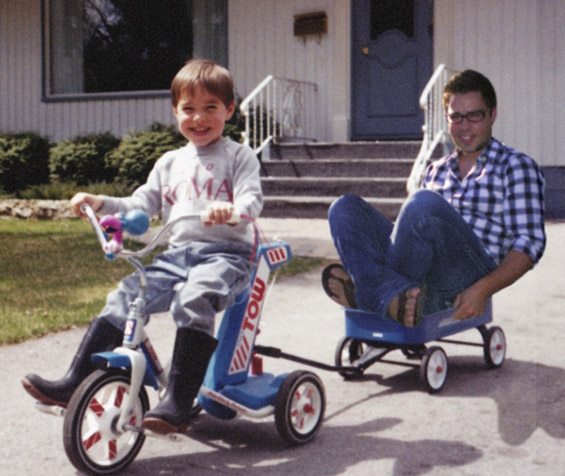 Средба со себеси преку фотографии од детството