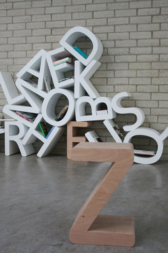 „Откачени“ полици за кул домашни библиотеки