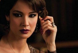 Нашминкајте се како прекрасната нова Бонд девојка