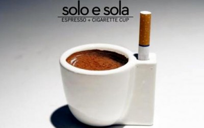 Чаша за кафе и цигари