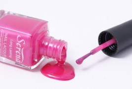 Како да го отстраните лакот за нокти без ацетон?