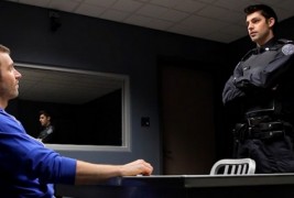 На кој начин работи едностраното огледало?