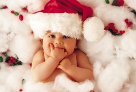 Преслатки бебиња облечени во духот на божиќните празници