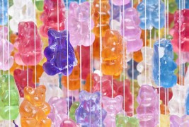 Сладок лустер создаден од гумени бонбони