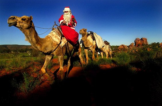 Дедо Мраз патува околу светот