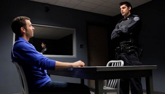 (1) На кој начин работи едностраното огледало? На кој начин работи едностраното огледало?