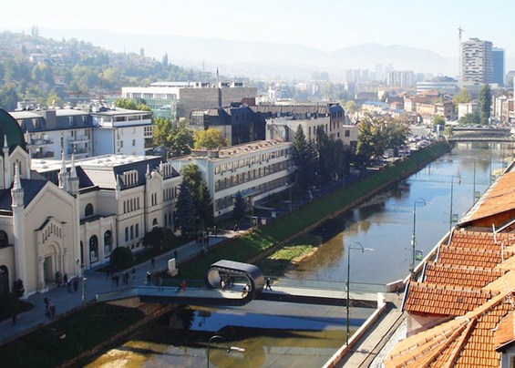 Превитканиот мост во Сараево