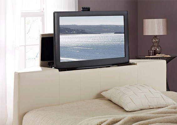 Брачни кревети со вграден телевизор