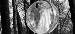 Безвремен моден едиторијал низ улиците на Париз