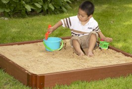 Најкреативното песочно игралиште за деца направено од еден татко