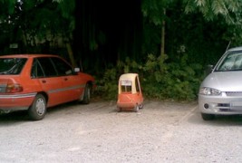 Наместо автомобил паркирале детска количка, зошто им се може!