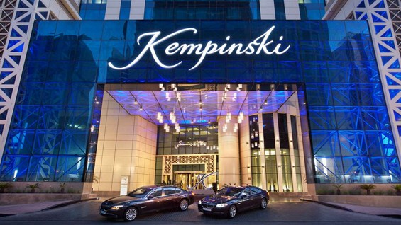 (1) Секси хотел кој ќе ве вивне во облаците Секси хотел кој ќе ве вивне во облаците