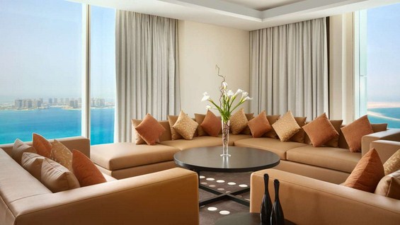 (10) Секси хотел кој ќе ве вивне во облаците Секси хотел кој ќе ве вивне во облаците