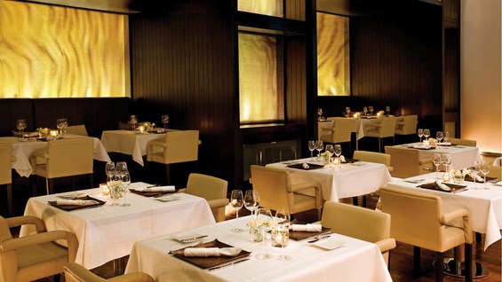 (11) Секси хотел кој ќе ве вивне во облаците Секси хотел кој ќе ве вивне во облаците