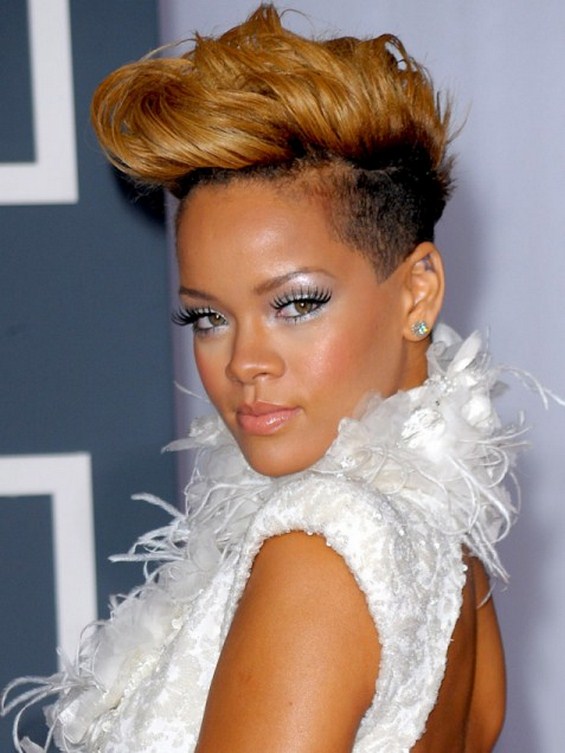 Сите фризури добро ѝ стојат на Ријана