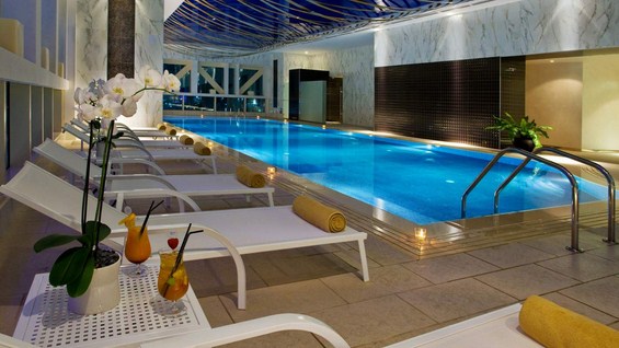 (14) Секси хотел кој ќе ве вивне во облаците Секси хотел кој ќе ве вивне во облаците