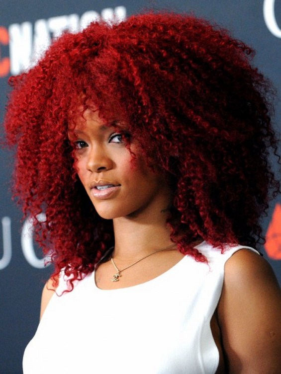 Сите фризури добро ѝ стојат на Ријана