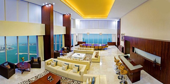 (17) Секси хотел кој ќе ве вивне во облаците Секси хотел кој ќе ве вивне во облаците