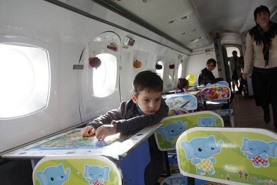 Авион трансформиран во детска градинка