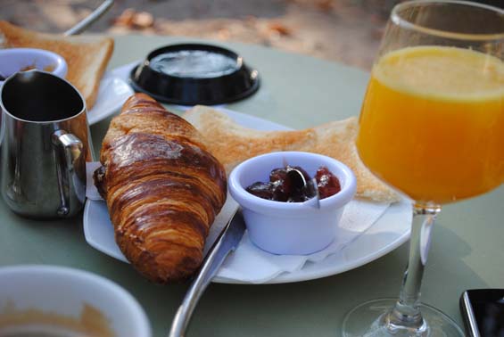 Појадок во Париз