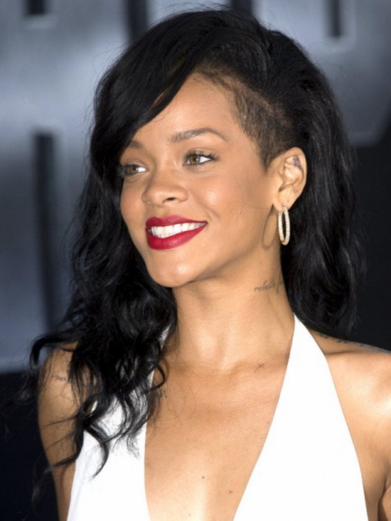 Сите фризури добро ѝ стојат на Ријана