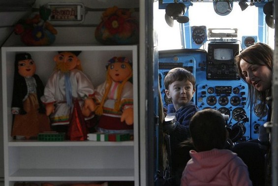 Авион трансформиран во детска градинка