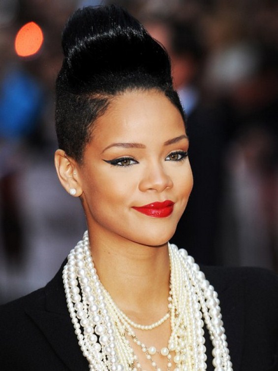 Сите фризури добро ѝ стојат на Ријана