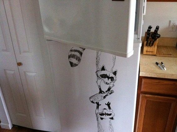 Креативни цртежи на вратата од фрижидерот