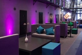 Затвор претворен во лускузен хотел