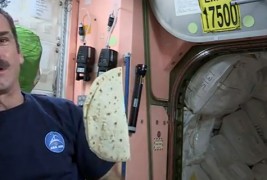 Како да направите сендвич во вселената?