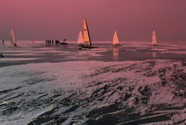 Неверојатни зимски спортови на природен холандски мраз