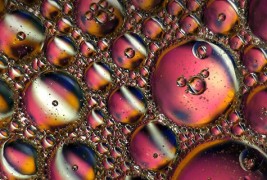 Колоритна уметност од капки масло погледнати под микроскоп