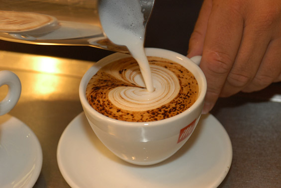 Како да си направите срце во вашето кафе?